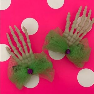 Halloween skeleton hand hair clips